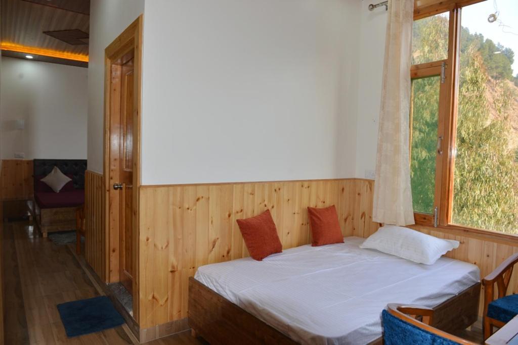 Tulip Flowing River View Hotel. Shamshi Екстер'єр фото