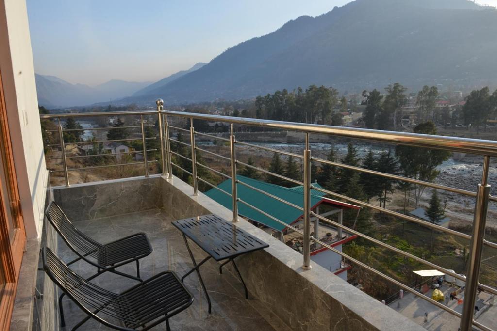 Tulip Flowing River View Hotel. Shamshi Екстер'єр фото