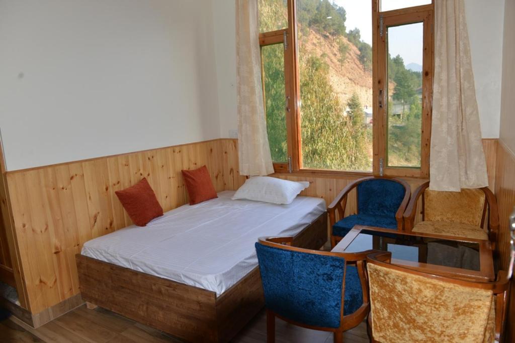 Tulip Flowing River View Hotel. Shamshi Екстер'єр фото