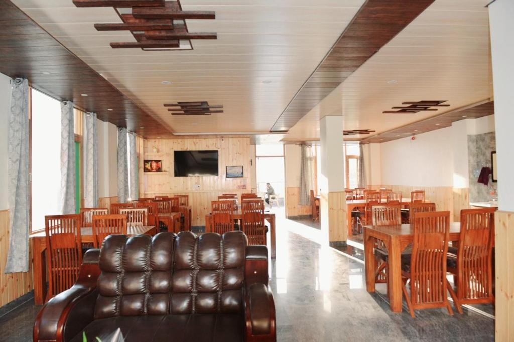 Tulip Flowing River View Hotel. Shamshi Екстер'єр фото