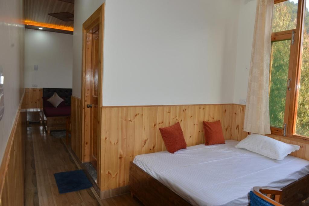 Tulip Flowing River View Hotel. Shamshi Екстер'єр фото